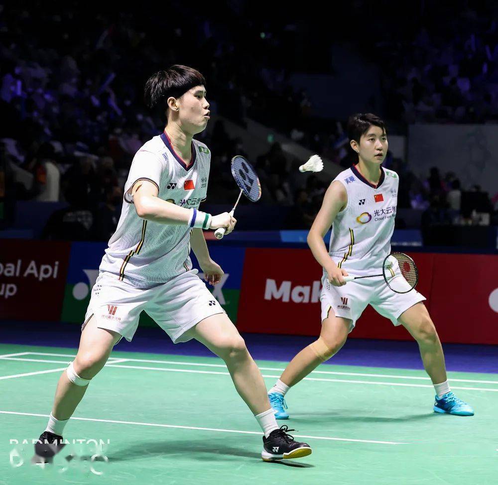 包含英格兰羽毛球队鏖战韩国羽毛球队，马琳送出助攻的词条