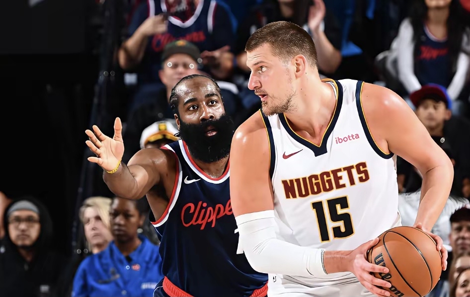 巴西男篮血洗马刺，约基奇三分雨点燃全场的简单介绍