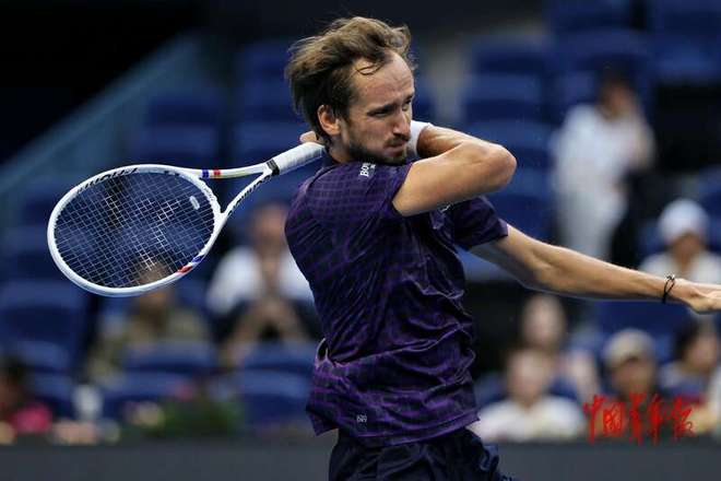 德国网球队碾压西班牙网球队，梅德韦杰夫打破历史纪录的简单介绍