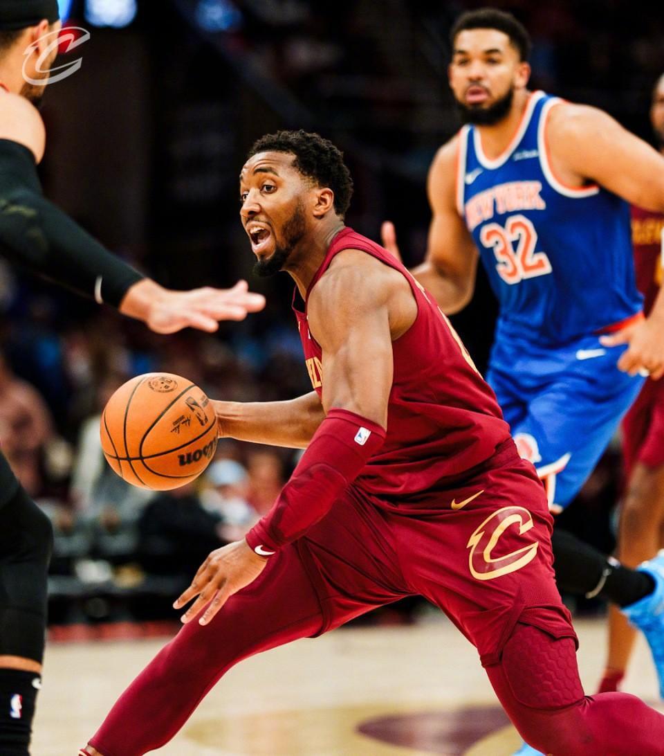 意大利男篮强势鹈鹕，米切尔关键制胜的简单介绍