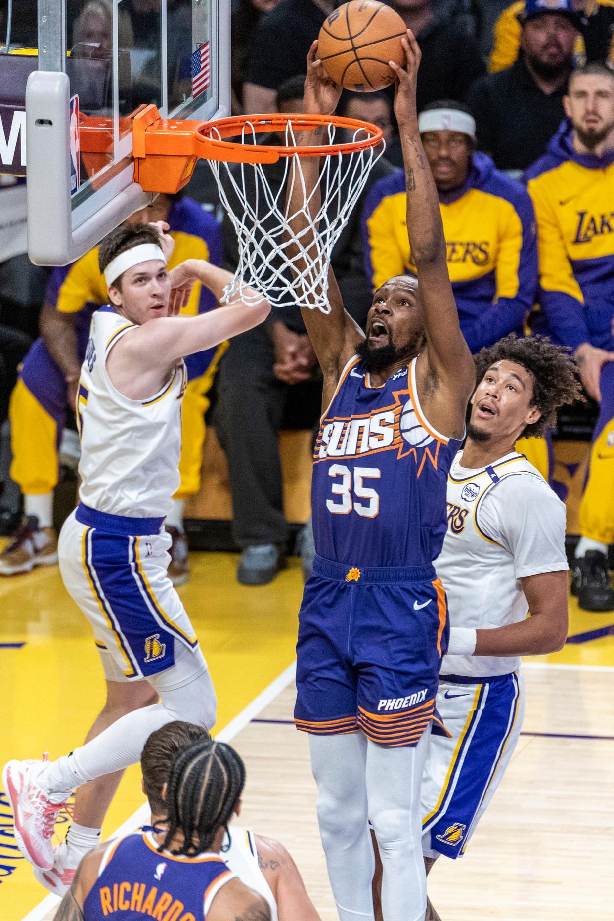 关于湖人B队完胜墨西哥男篮，东契奇高光表现的信息