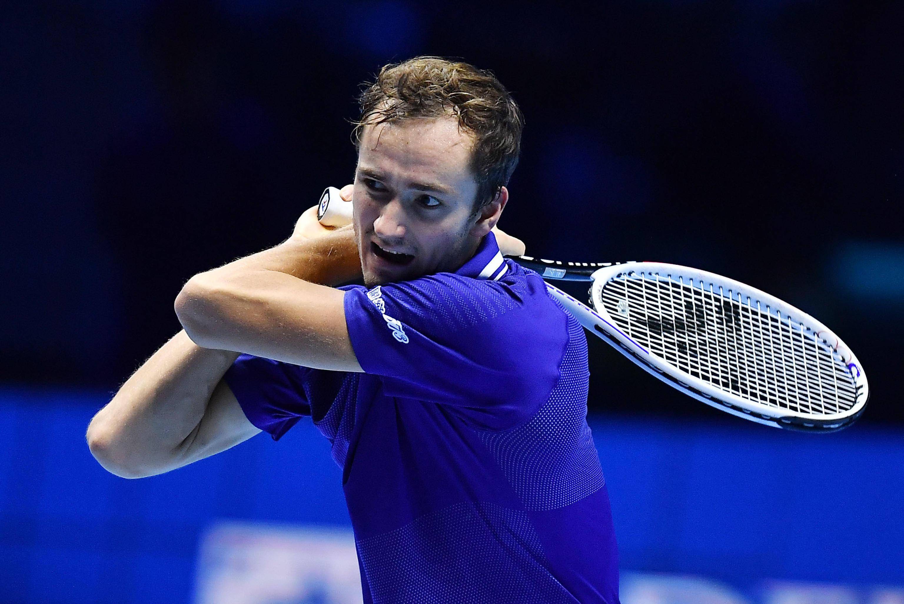 关于西班牙网球队力克美国网球队,梅德韦杰夫关键制胜的信息 关于西班牙网球队力克美国网球队,梅德韦杰夫关键制胜的信息