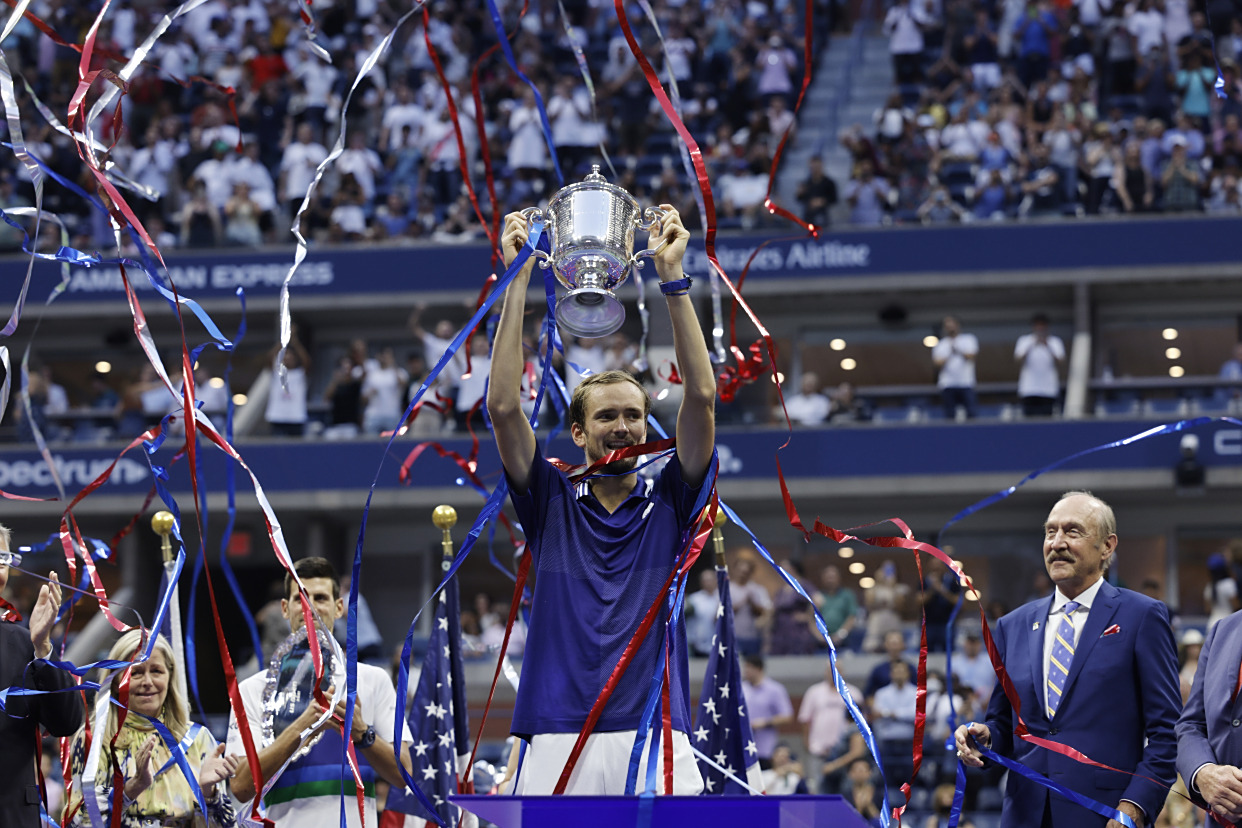 关于西班牙网球队力克美国网球队,梅德韦杰夫关键制胜的信息 关于西班牙网球队力克美国网球队,梅德韦杰夫关键制胜的信息