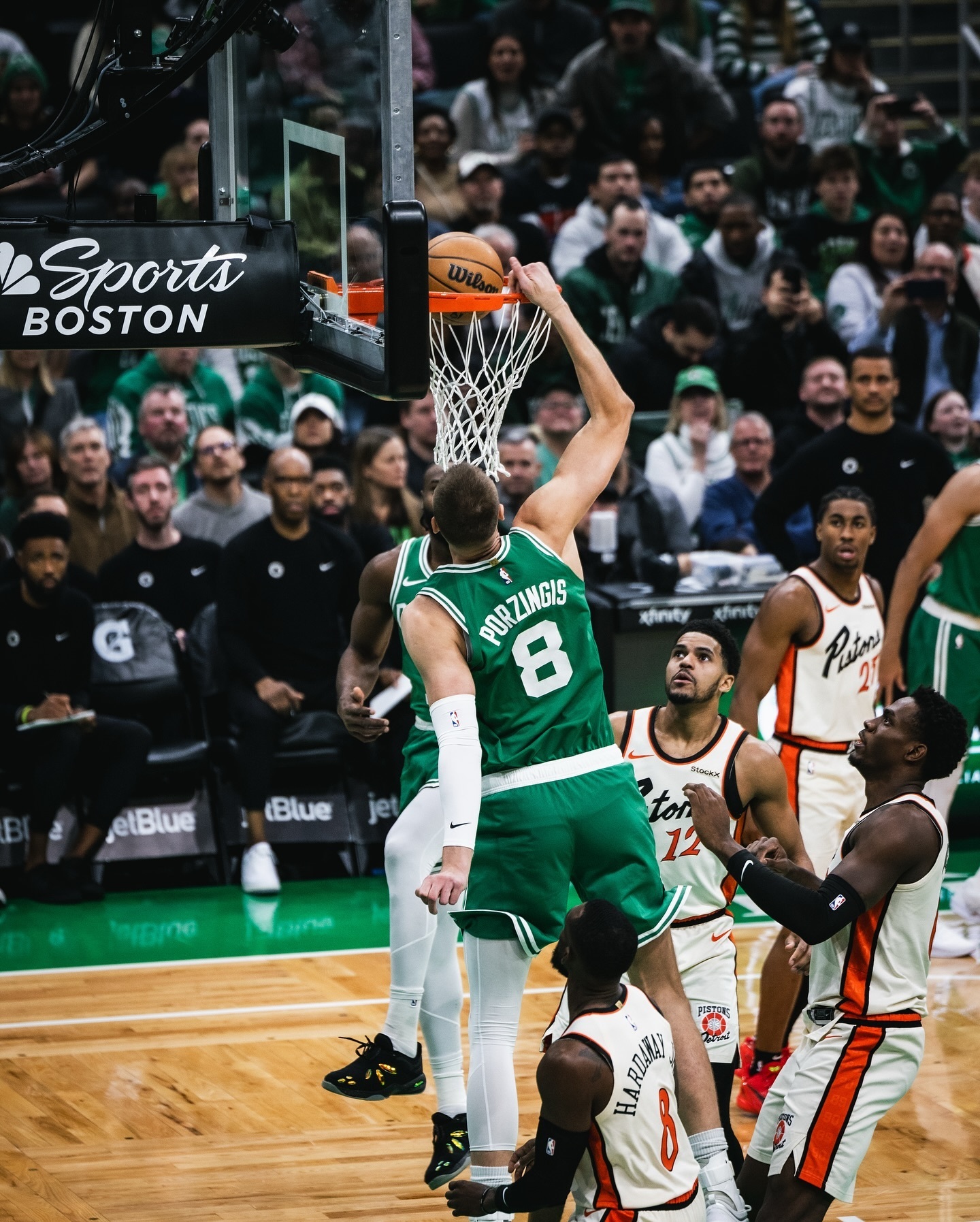 包含凯尔特人B队轻取奇才，西蒙斯制霸全场的词条