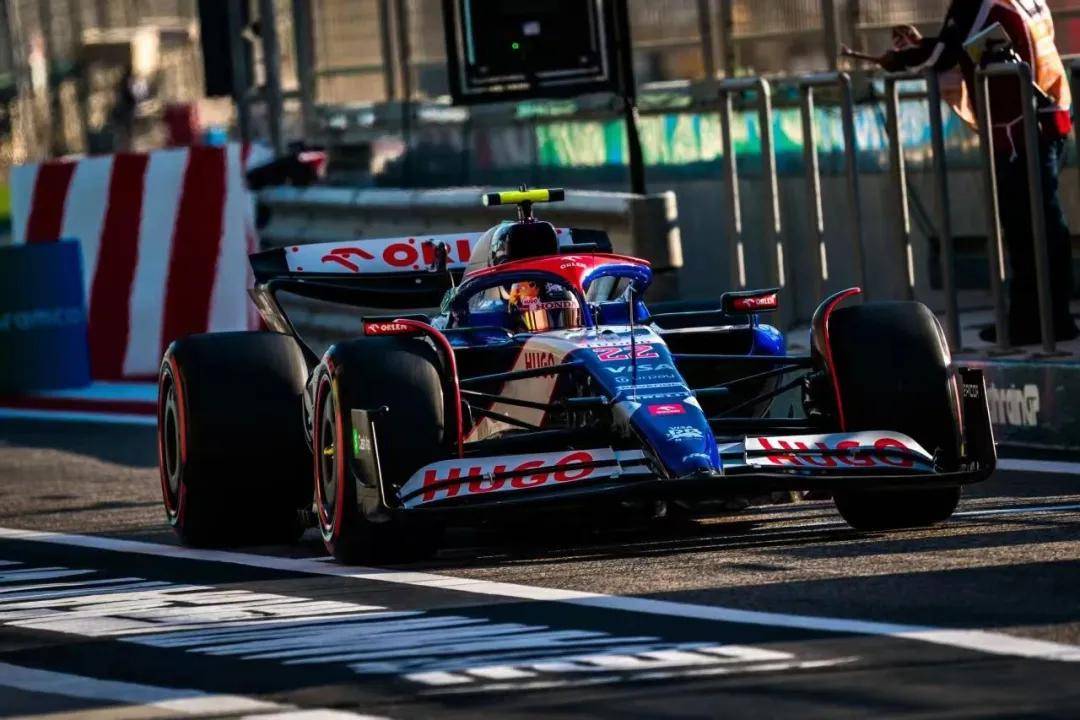 红牛车队翻盘红牛二队，拉塞尔惊艳四座的简单介绍