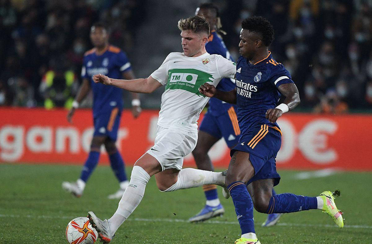 包含图卢兹客场挑战雷恩，争取客场冲击的词条