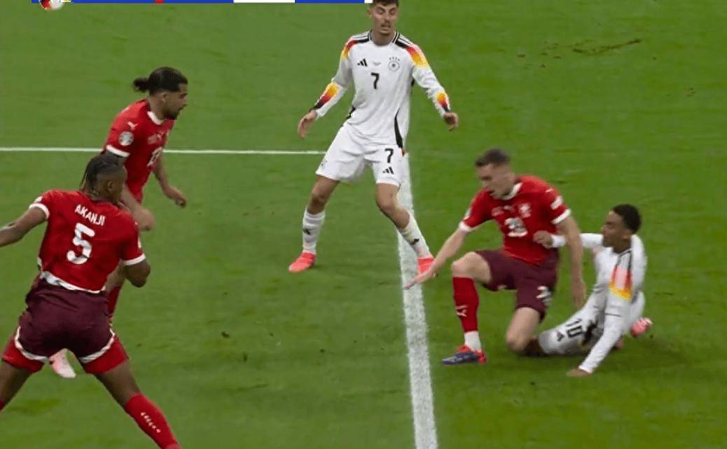 包含战术策略变化频繁，比赛结果逐渐展现出水平差距的词条