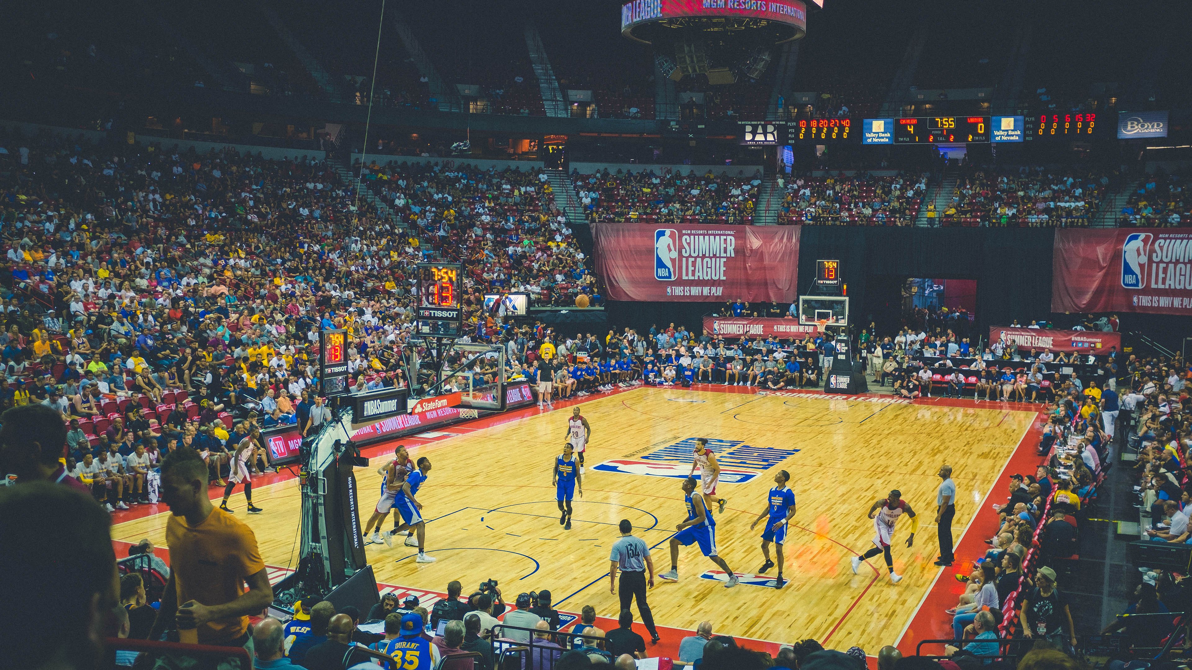 文班亚马持续制造杀伤，灰熊对阵猛龙上演天赋与韧性的对决